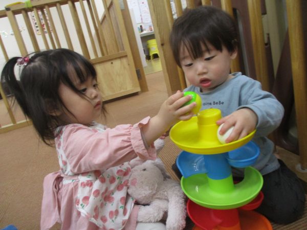 一緒にボールコロコロできるかな?(#^^#)