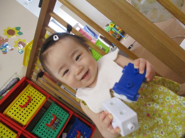 カチカチ鳴る音がお気に入り♡今日はブロックの音(^^♪