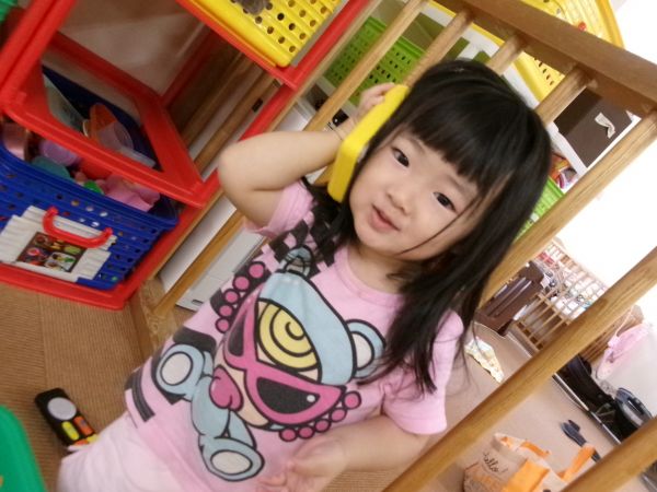 もしもし☆ニコニコのお顔でお電話中(^^)/