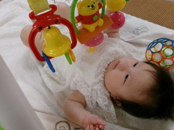 ベビージムがお気に入り♡ニギニギしたよ(^^)/