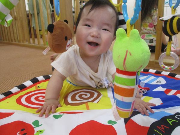 今日もにっこり(^^♪ゆったりまったり赤ちゃんエリアで(#^^#)