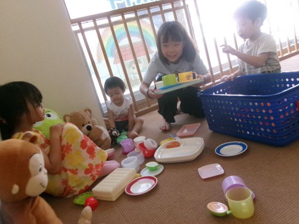 みんなで集まっておままごと☆彡大家族のようだね♡