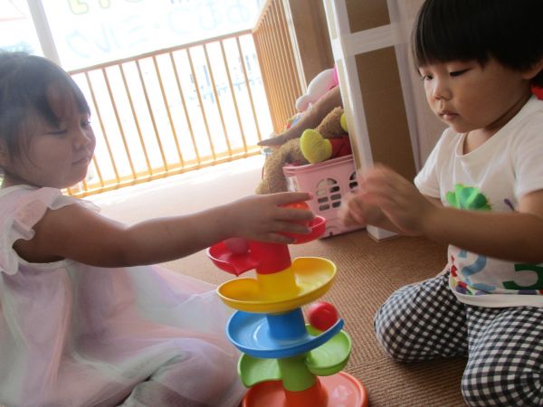 よーいどん!!とボール転がしで大はしゃぎ!!(*‘∀‘)