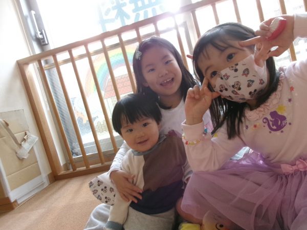 いぇーい(#^^#)みんなで仲良くはい、ちーず☆