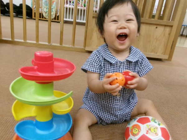 ボールをカチカチ!!ニコニコのお顔がキュート♡♡