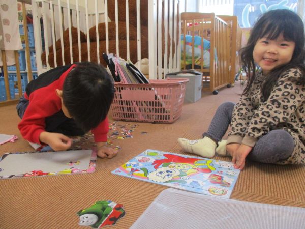 仲良し兄妹✩一緒にパズルをしたよ(^^)v