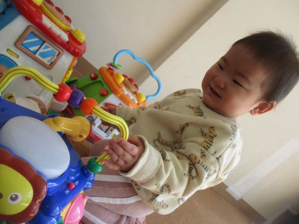 ビーズをクルクル(^^)/ニコニコ遊んだね✩