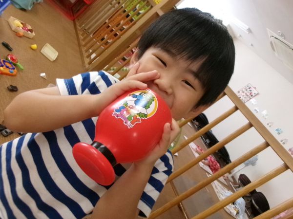 ジュースをゴクゴク!!あーおいし☆