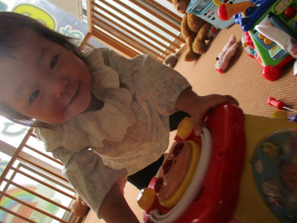 この大きなおもちゃをヨイショ☆楽しく遊んだよ♡