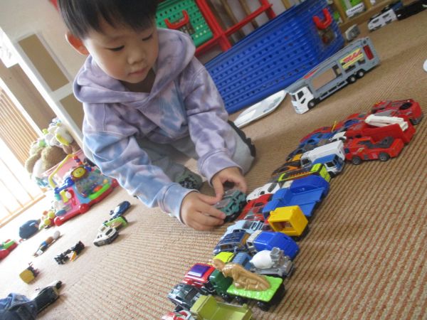 たくさんの車を並べたよ(#^^#)