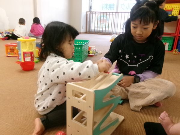 一緒に車を滑らせて遊んだよ(^^)/