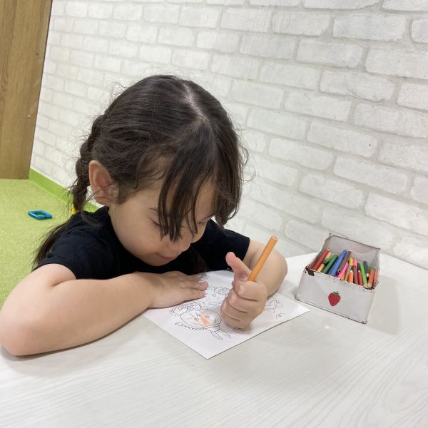 色塗り楽しいな✍