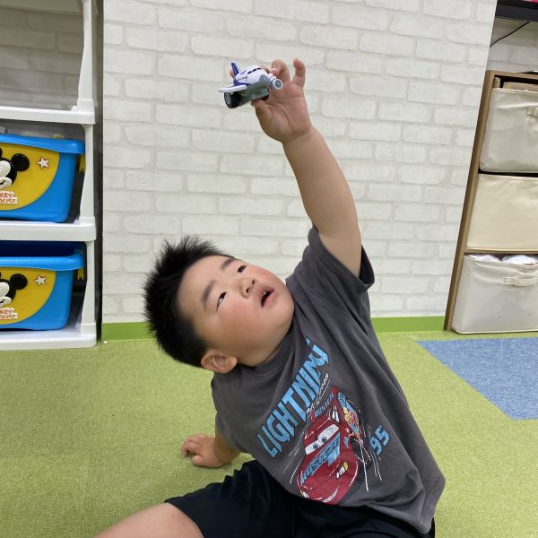 飛行機が飛びま~す✈びゅ~ん🎵