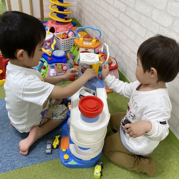 トミカに夢中👀