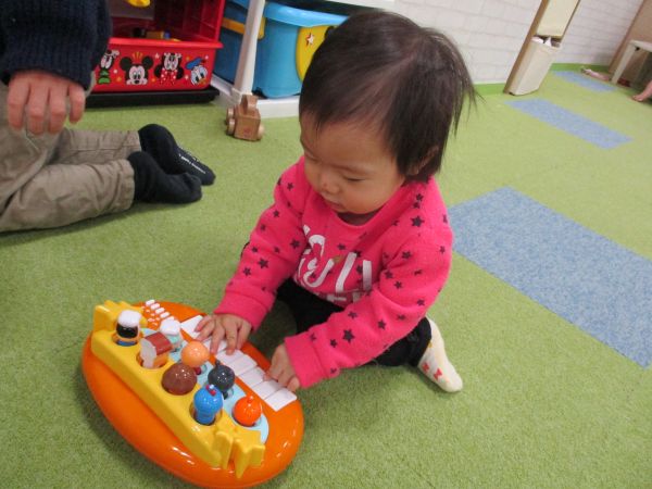 上手にピアノ演奏中🎵