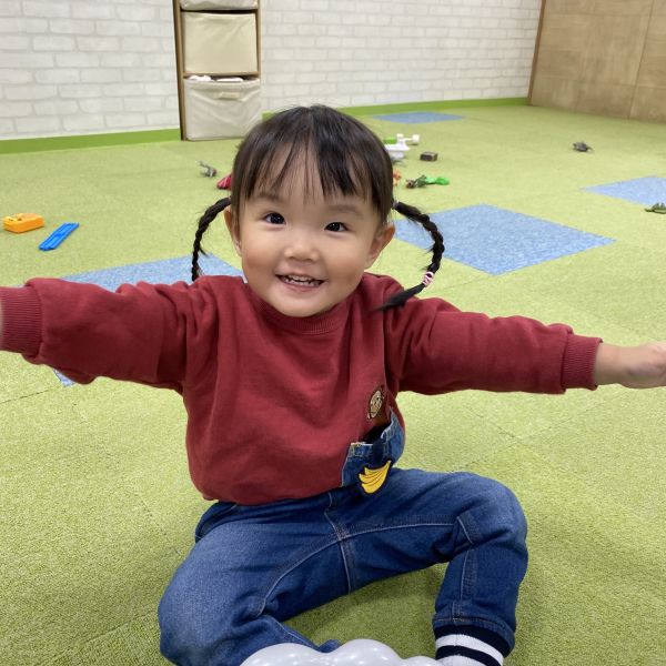 優しいお姉さん!赤ちゃん👶に「いないいないばあっ!」
