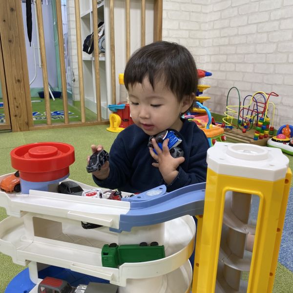 トミカビル楽しいな🚗