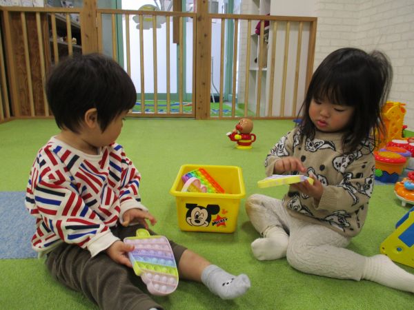 一緒にプチプチ!プッシュポップ!!楽しいね(^^♪