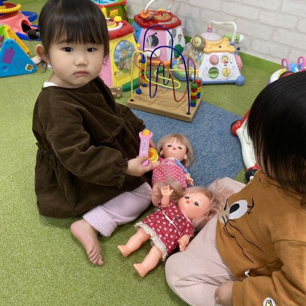 お友だちとメルちゃんのお世話をしたよ🎵