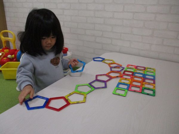 マグネットブロック、たくさんペタペタ😊