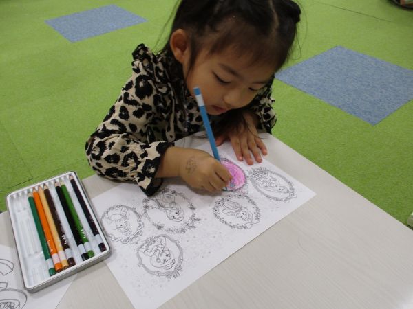 ぬり絵ぬりぬり💗