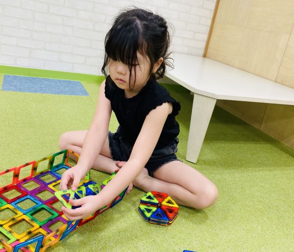 マグネットブロックでお家作り🏡