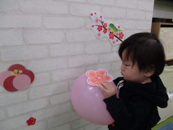 風船に梅をペタ💕