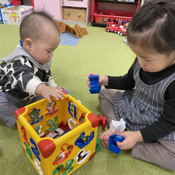 お姉ちゃんと一緒に型はめパズル(^^♪