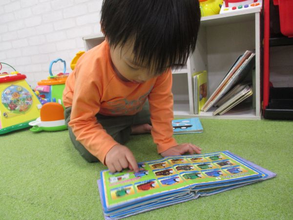 トーマスの絵本に夢中👀