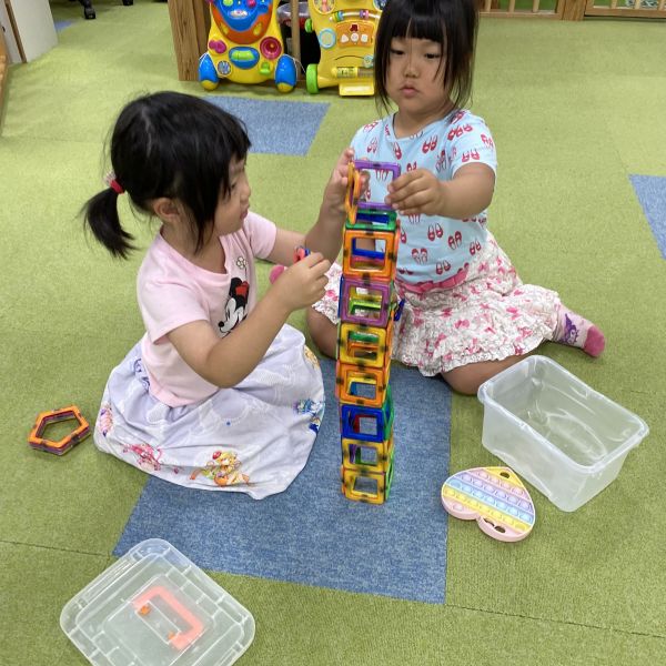 マグネットブロック高く積みあげたよ!!