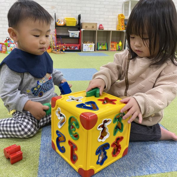 一緒に仲良く型はめブロック😊