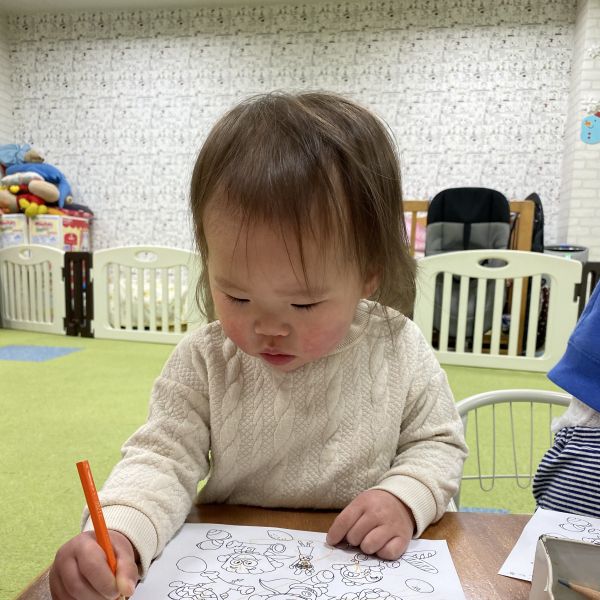 ぬり絵楽しいね~😊