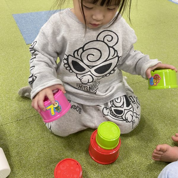 積み重ねカップ!どれが大きいかな🐰