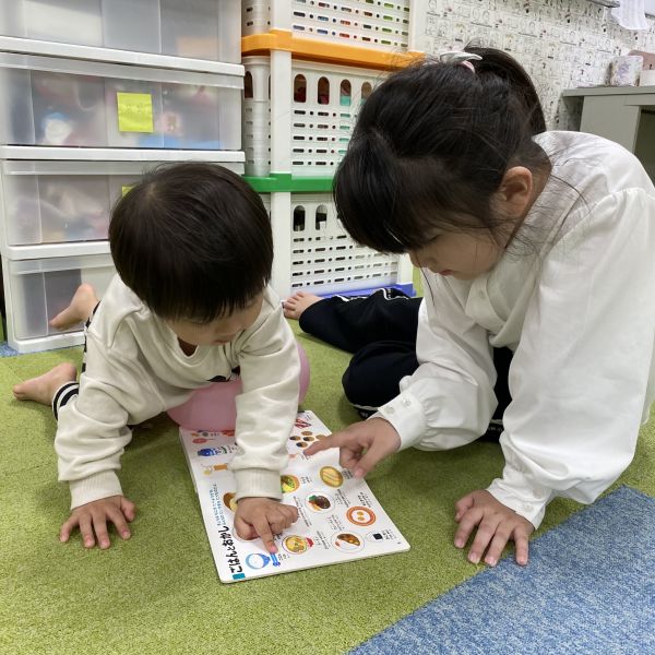 お姉ちゃんが先生(^^♪「これはね…」って教えてくれました📖