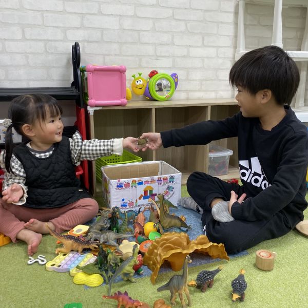 優しいお兄ちゃん💓ハイ!どーぞ💕