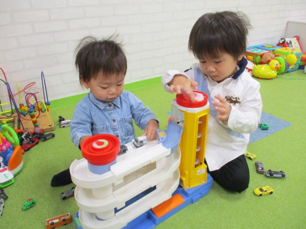 兄弟仲良く立体駐車場🚙