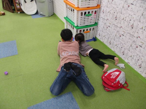 お兄ちゃん何してるの❔