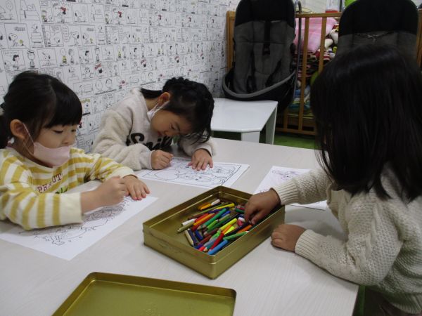 みんなでぬり絵たのしいな~~💗