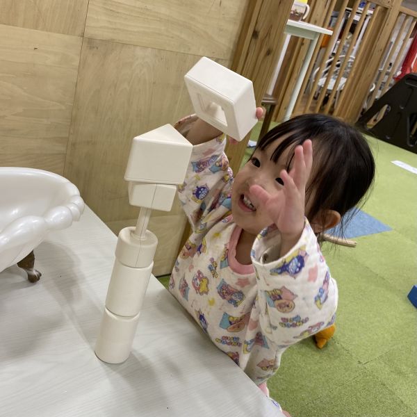 どこまで高く積めるかな~❔😆