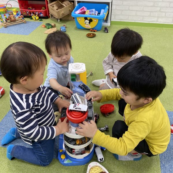 みんなトミカ立体駐車場に集合!!🚗🎵