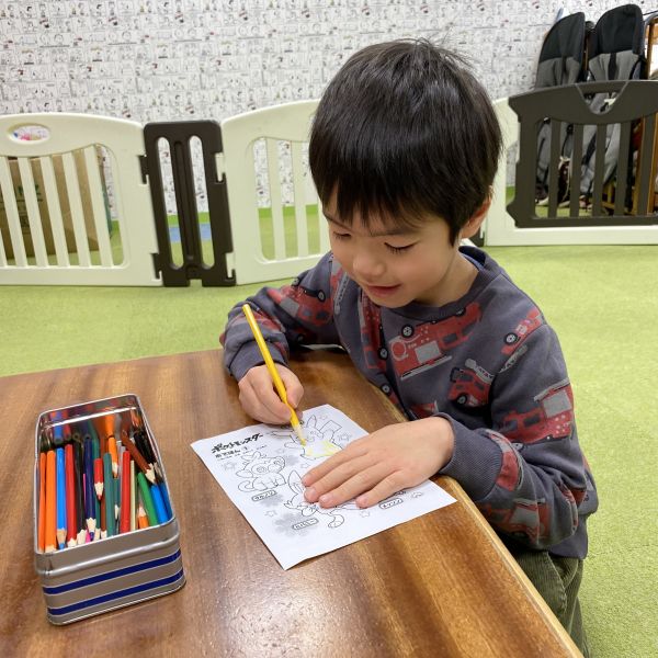 ぬり絵遊び楽しいね✍