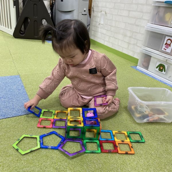 マグネットブロックでお家作れるかな🏡