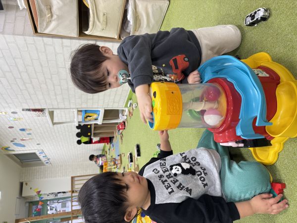 仲良くボールころがし♪☆