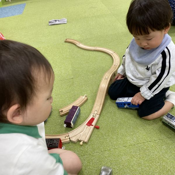 仲良くプラレールあそび🚅💨