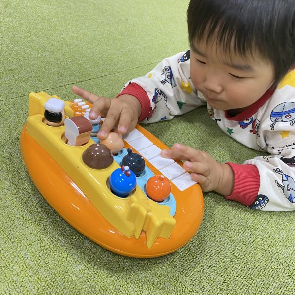 音楽に合わせてピアノの演奏中♪🎹