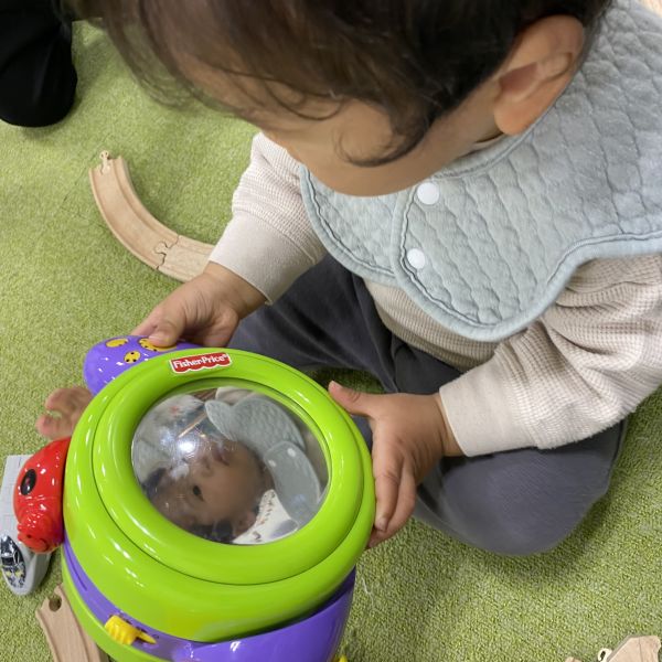 鏡に興味津々🪞✨