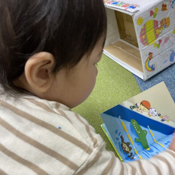 先生にお絵本読んでもらったよ~📖💓