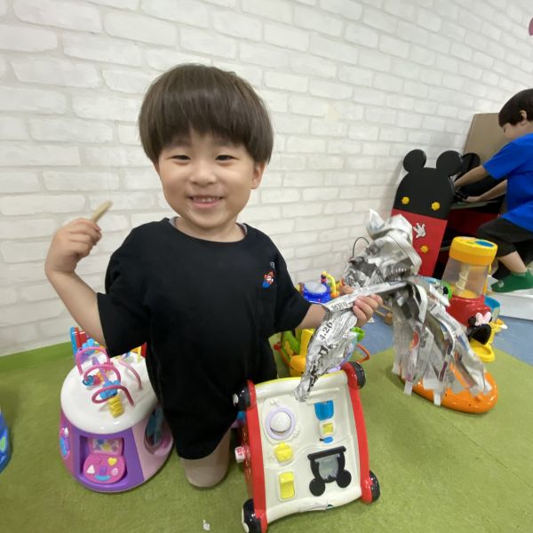 新聞紙でほうきつくったよ🧹