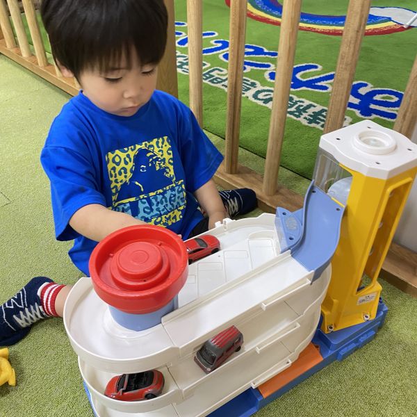 ミニカーどれが1番速く走るかな?🚗