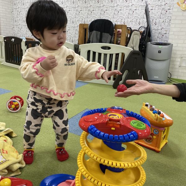 先生といっしょにボールころころ~💕